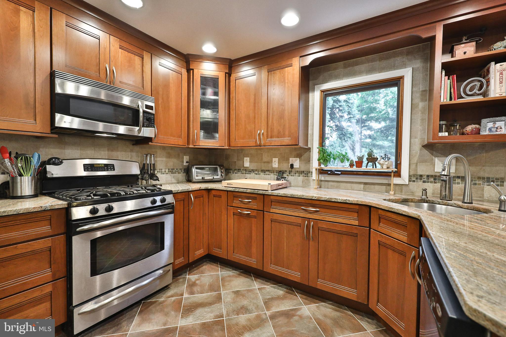 1039 Pinetown Road Fort Washington, PA 19034 - Photo 5 of 47 All stainless appliances