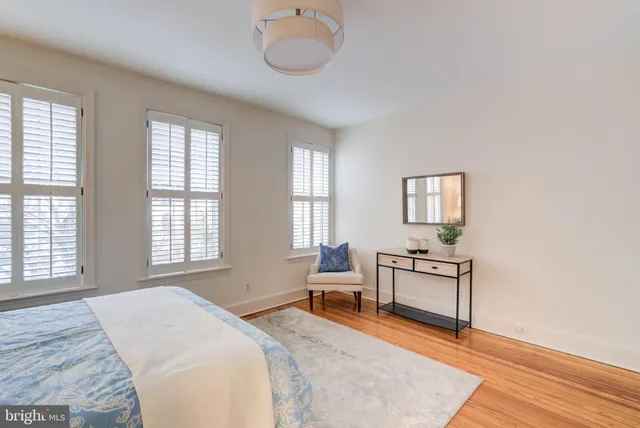 $1,100,000 | 129 E Street Southeast, Washington, DC 20003