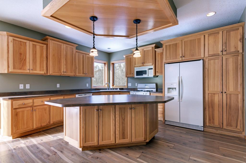 824 Hidden Lake Road Hudson, WI 54016 - Photo 4 of 29 Gallery Image 4