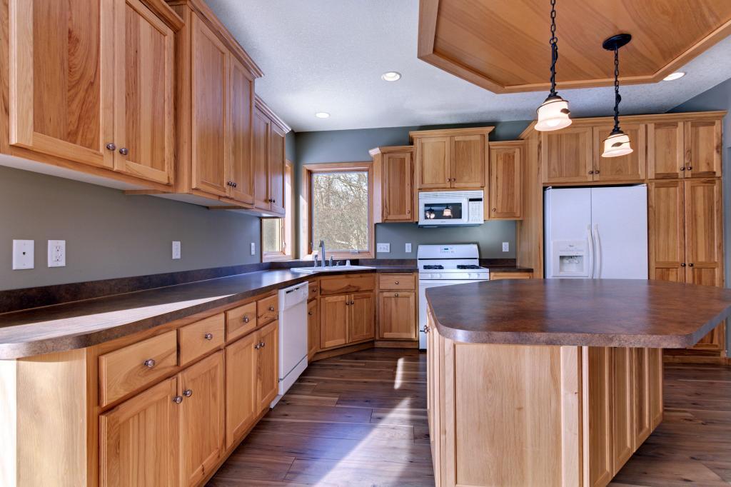 824 Hidden Lake Road Hudson, WI 54016 - Photo 5 of 29 Gallery Image 5