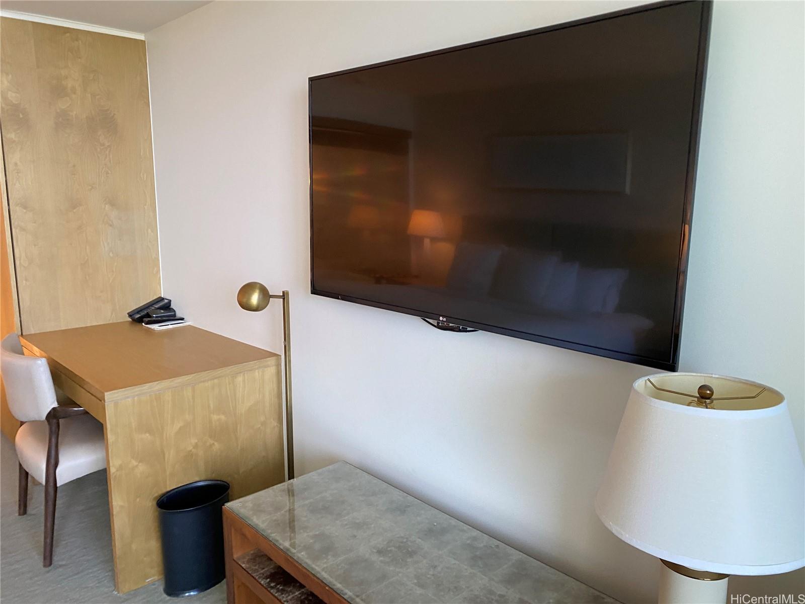 383 Kalaimoku Street, Unit 1803 Honolulu, HI 96815 - Photo 8 of 21