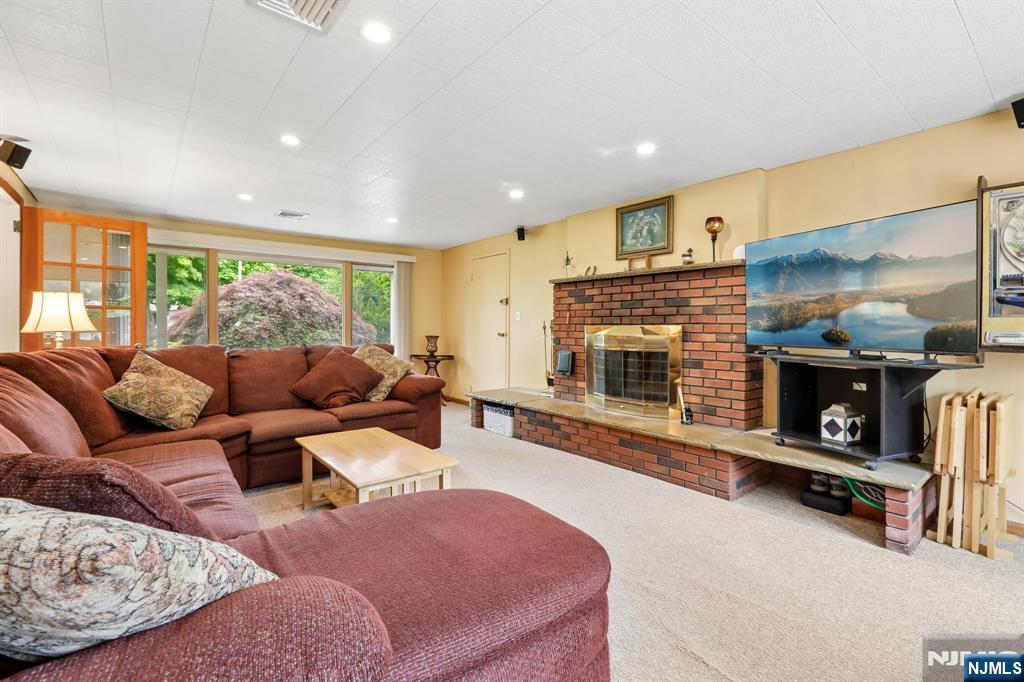 123 Midwood Road Paramus, NJ 07652 - Photo 9 of 46