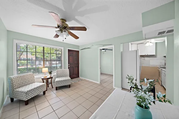 $1,300 | 3224 Timmons Lane, Unit 135, Houston, TX 77027