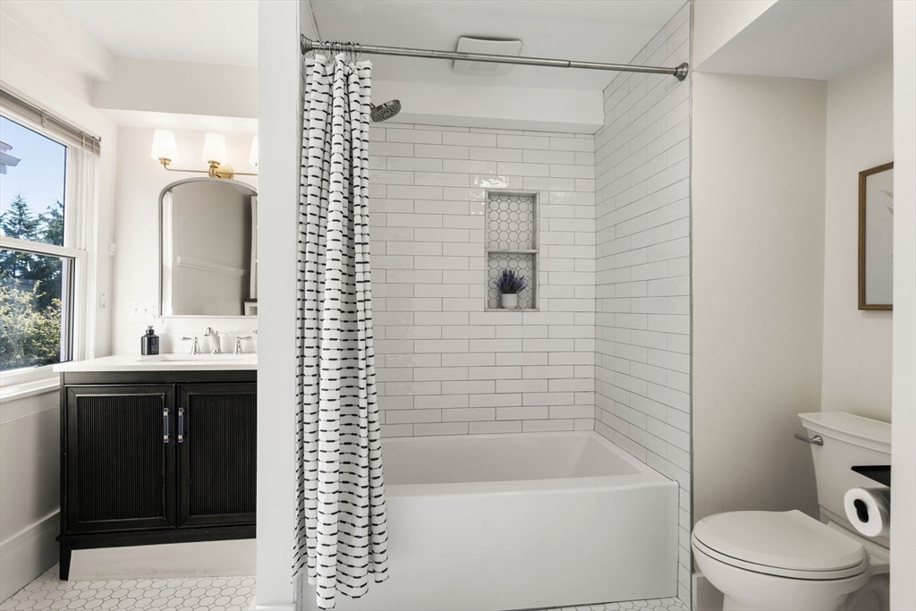 2 Commercial Street, Unit 3 Marblehead, MA 01945 - Photo 9 of 27