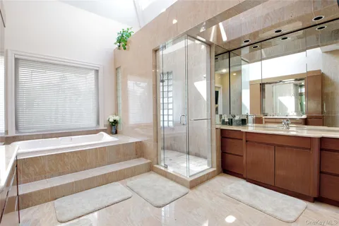 $5,250,000 | 6 Old Wagon Lane, Old Westbury, NY 11568