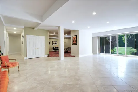 $5,250,000 | 6 Old Wagon Lane, Old Westbury, NY 11568