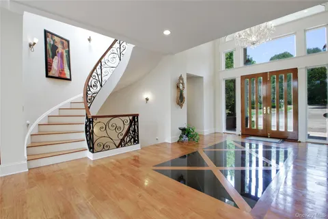 $5,250,000 | 6 Old Wagon Lane, Old Westbury, NY 11568