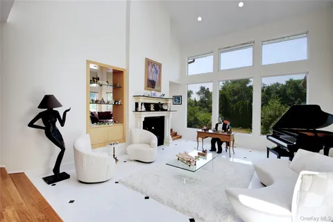 $5,250,000 | 6 Old Wagon Lane, Old Westbury, NY 11568