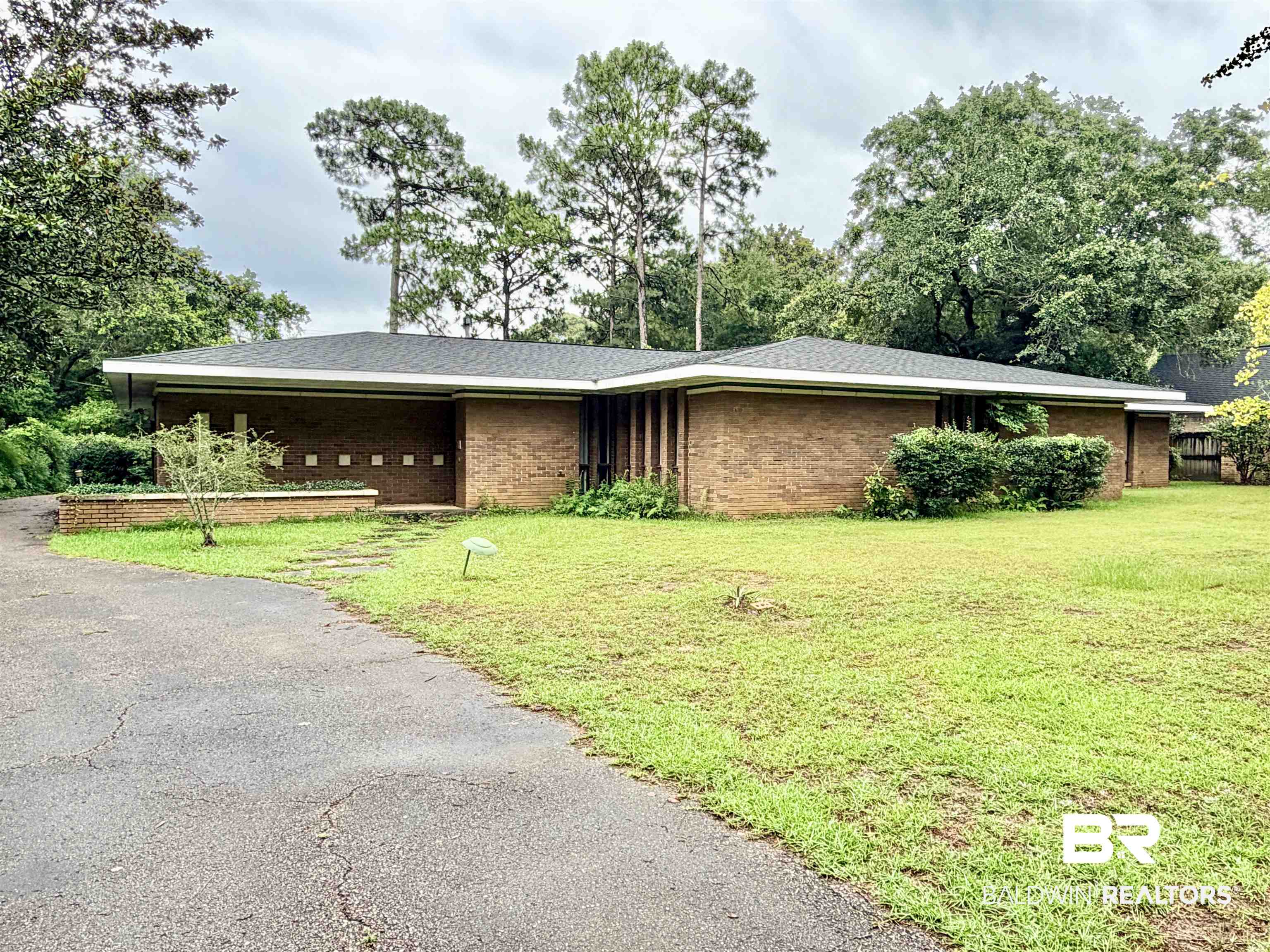605 East Cumberland Road Mobile, AL 36608 - Photo 1 of 87