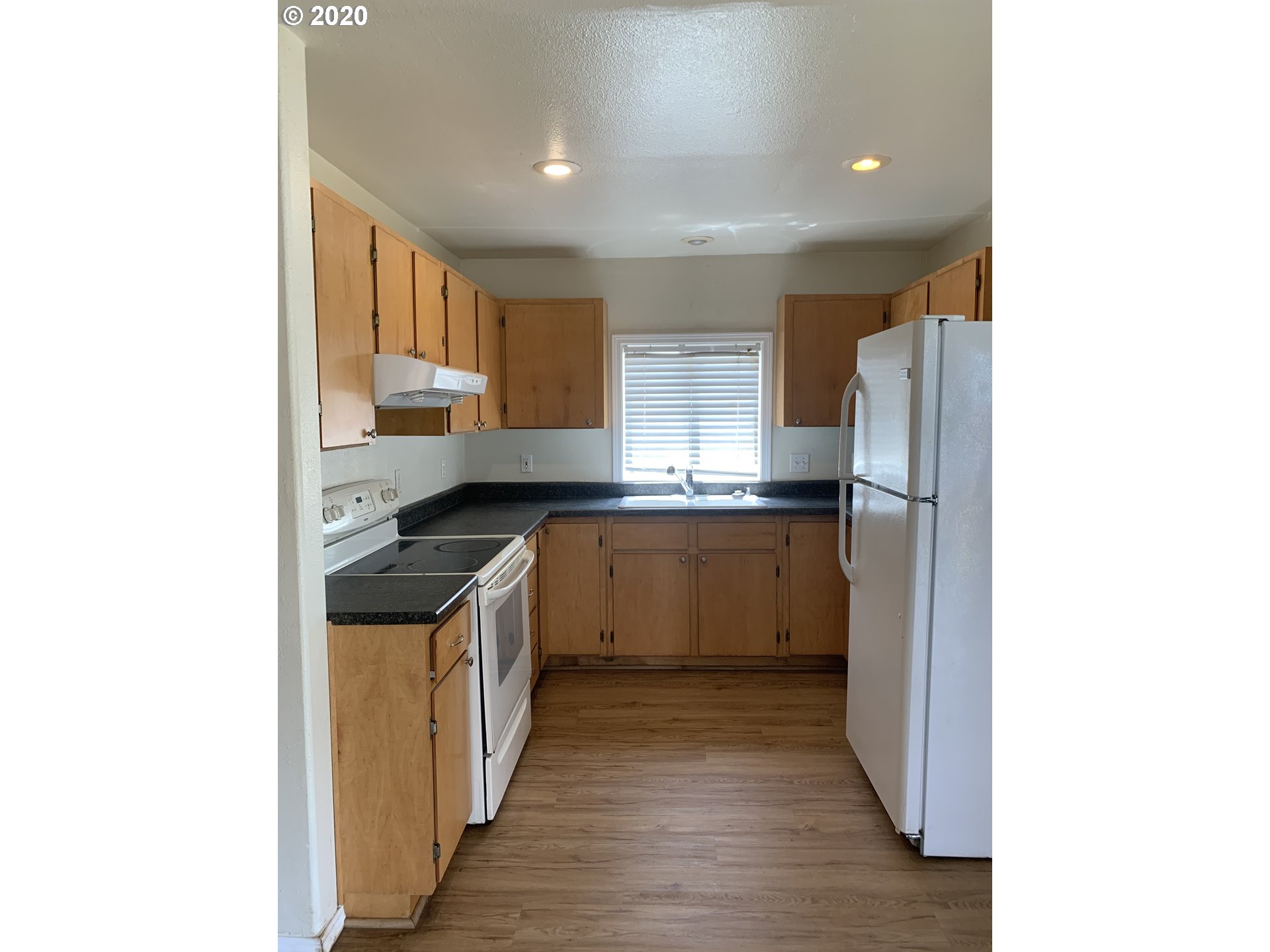 475 East 2nd Avenue Riddle, OR 97469 - Photo 5 of 21
