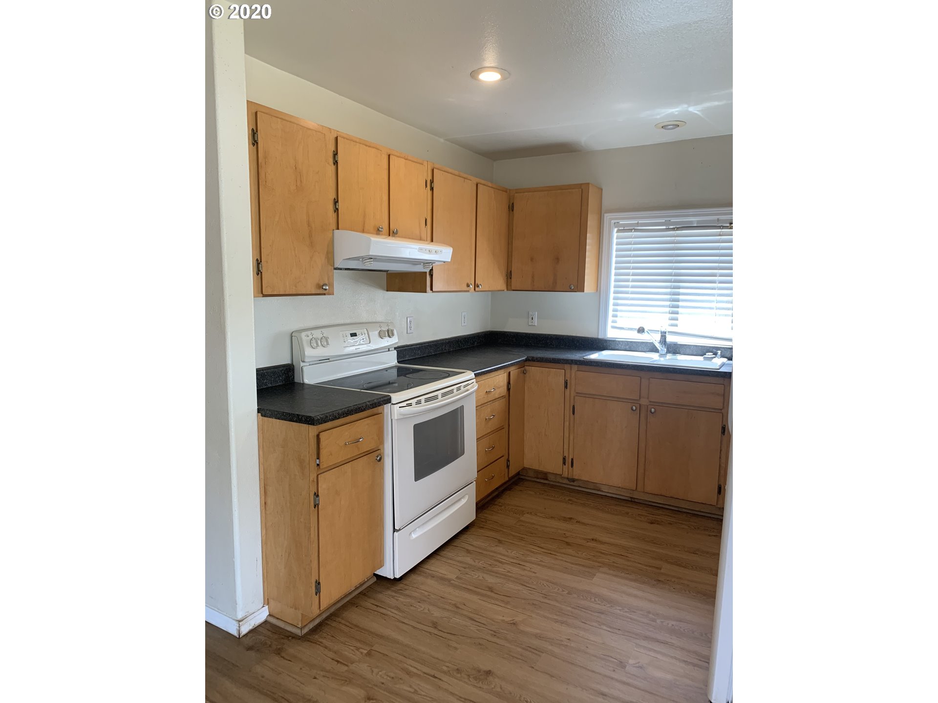 475 East 2nd Avenue Riddle, OR 97469 - Photo 6 of 21