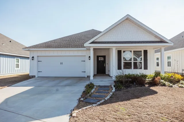 $2,295 | 233 Lyla Lane, Crestview, FL 32539