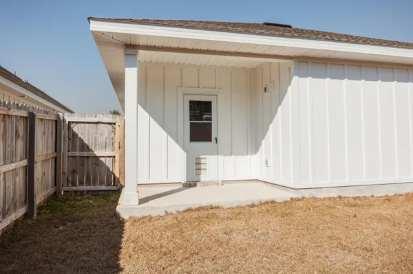 $2,195 | 233 Lyla Lane, Crestview, FL 32539