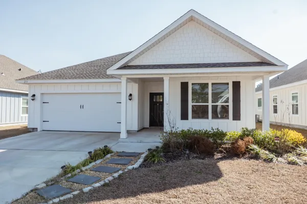 $2,195 | 233 Lyla Lane, Crestview, FL 32539