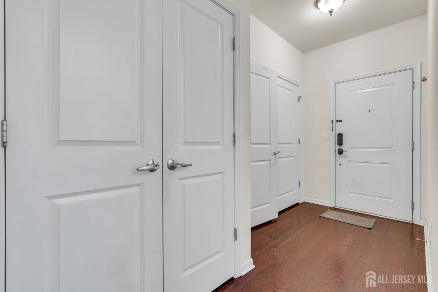 731 Strassle Way South Plainfield, NJ 07080 - Photo 4 of 23