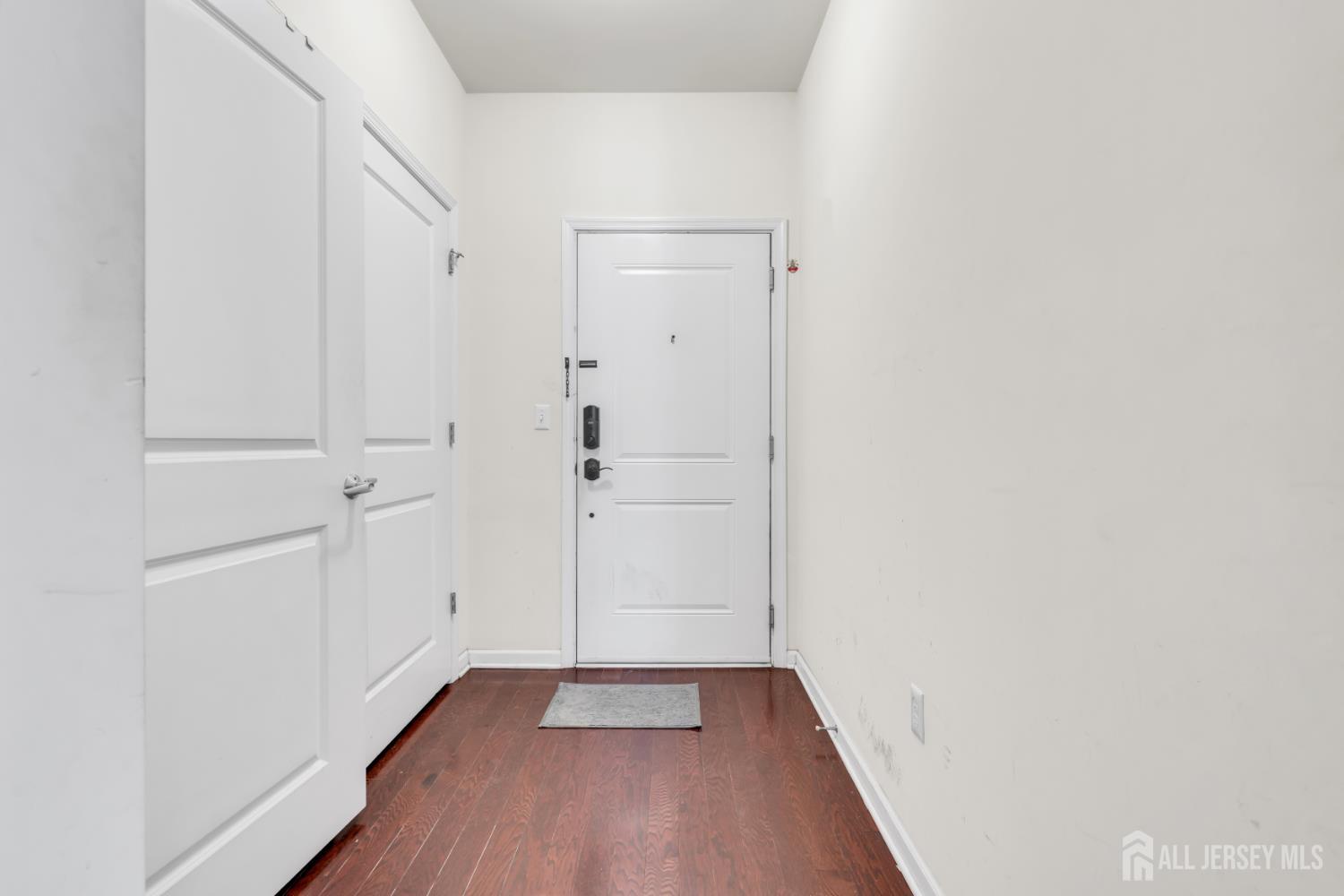 731 Strassle Way South Plainfield, NJ 07080 - Photo 5 of 23