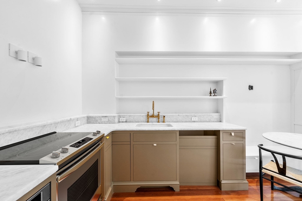 320 Tappan Street, Unit 1 Brookline, MA 02445 - Photo 6 of 10