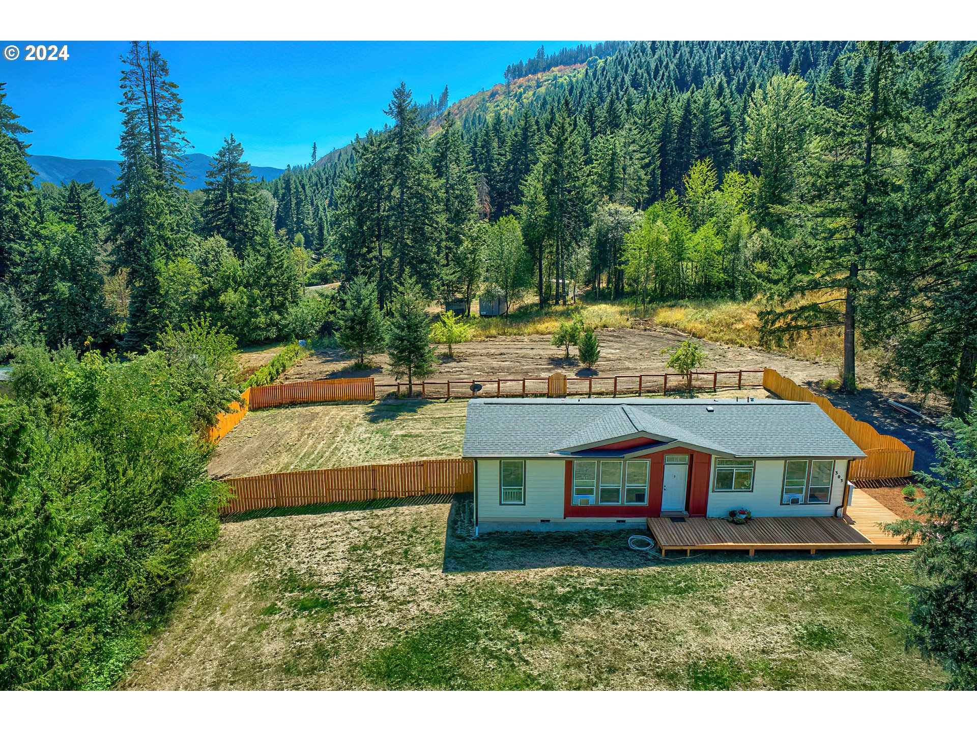 303 Brooks Road Carson, WA 98610 - Photo 2 of 21 Gallery Image 2