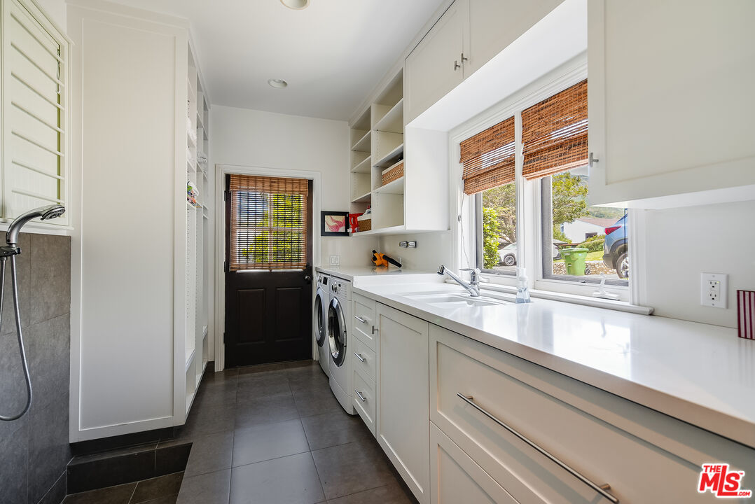 2962 Valmere Drive Malibu, CA 90265 - Photo 22 of 42 a kitchen with a sink and a refrigerator