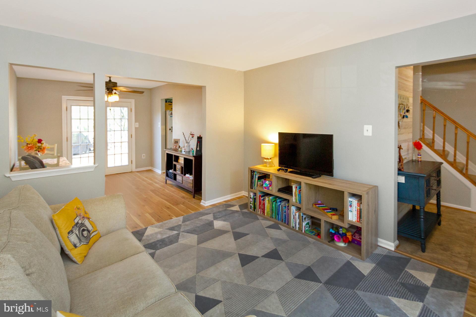 2621 Tabiona Circle Silver Spring, MD 20906 - Photo 6 of 25 Living Room