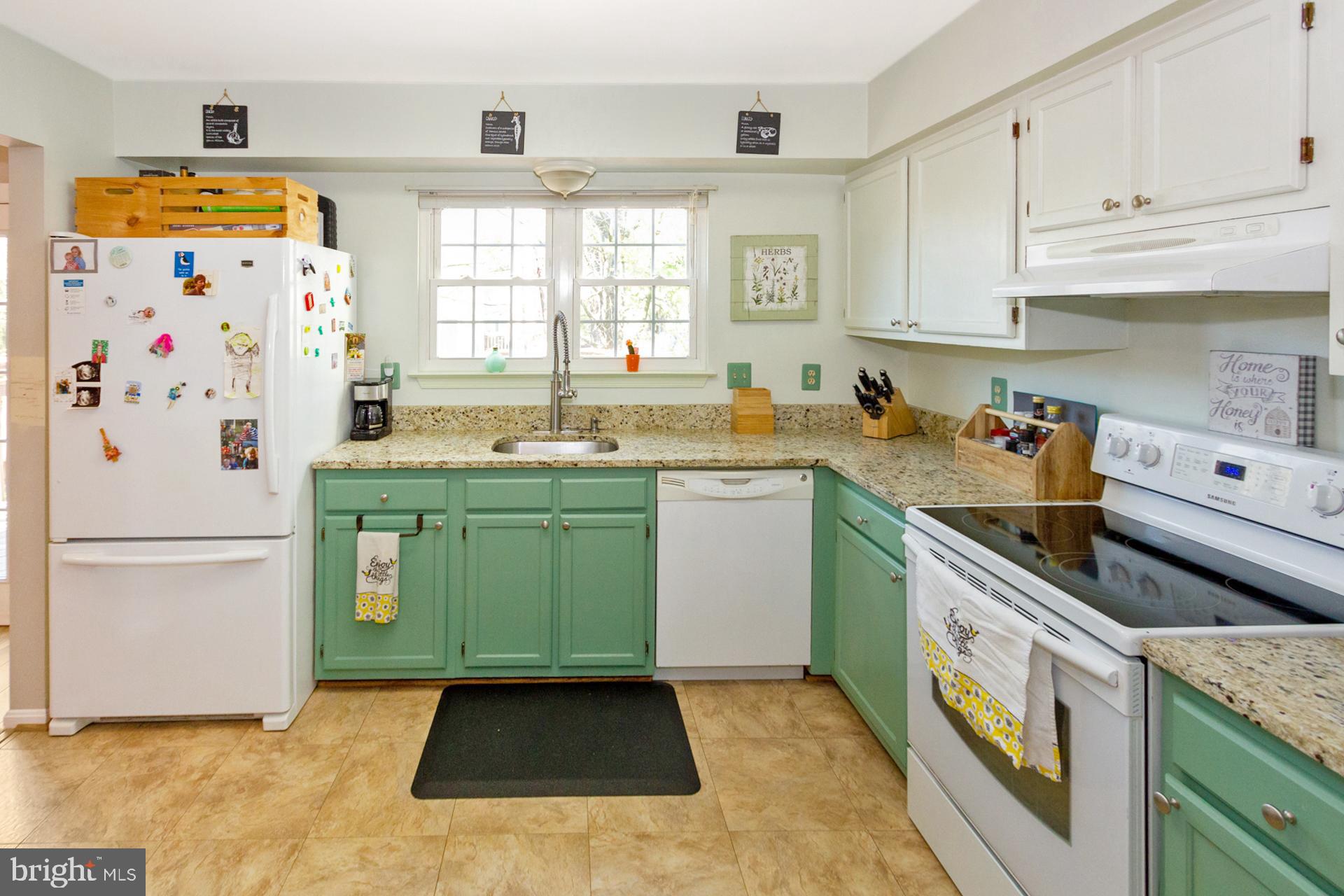 2621 Tabiona Circle Silver Spring, MD 20906 - Photo 10 of 25 Kitchen