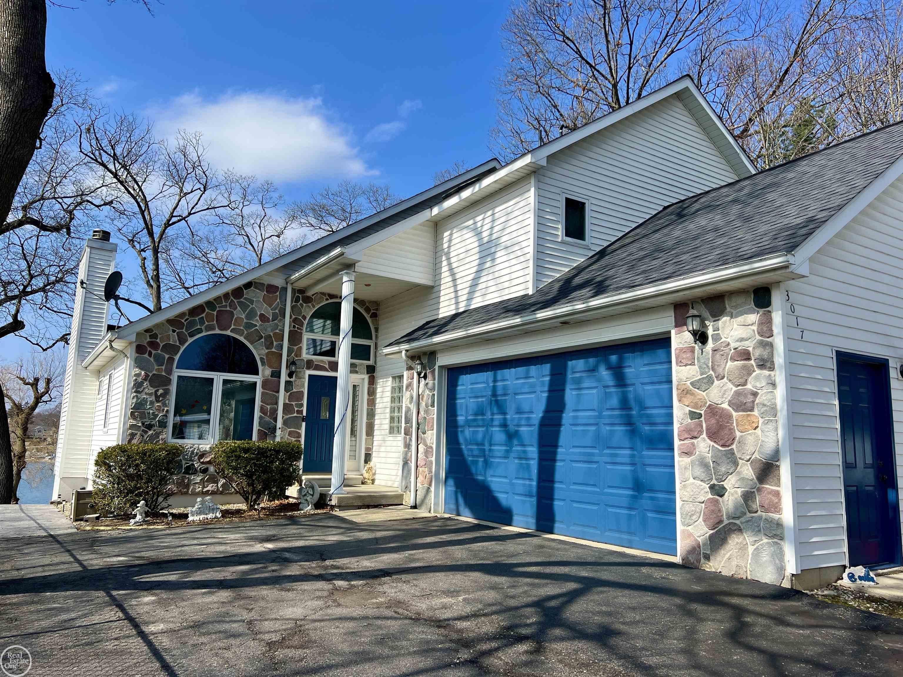 4 CAR GARAGE!
