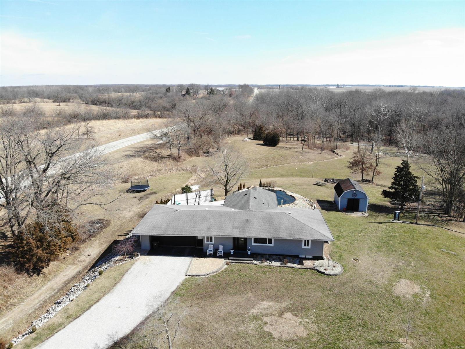 115 Schoeneman Road Shipman, IL 62685 - Photo 2 of 38