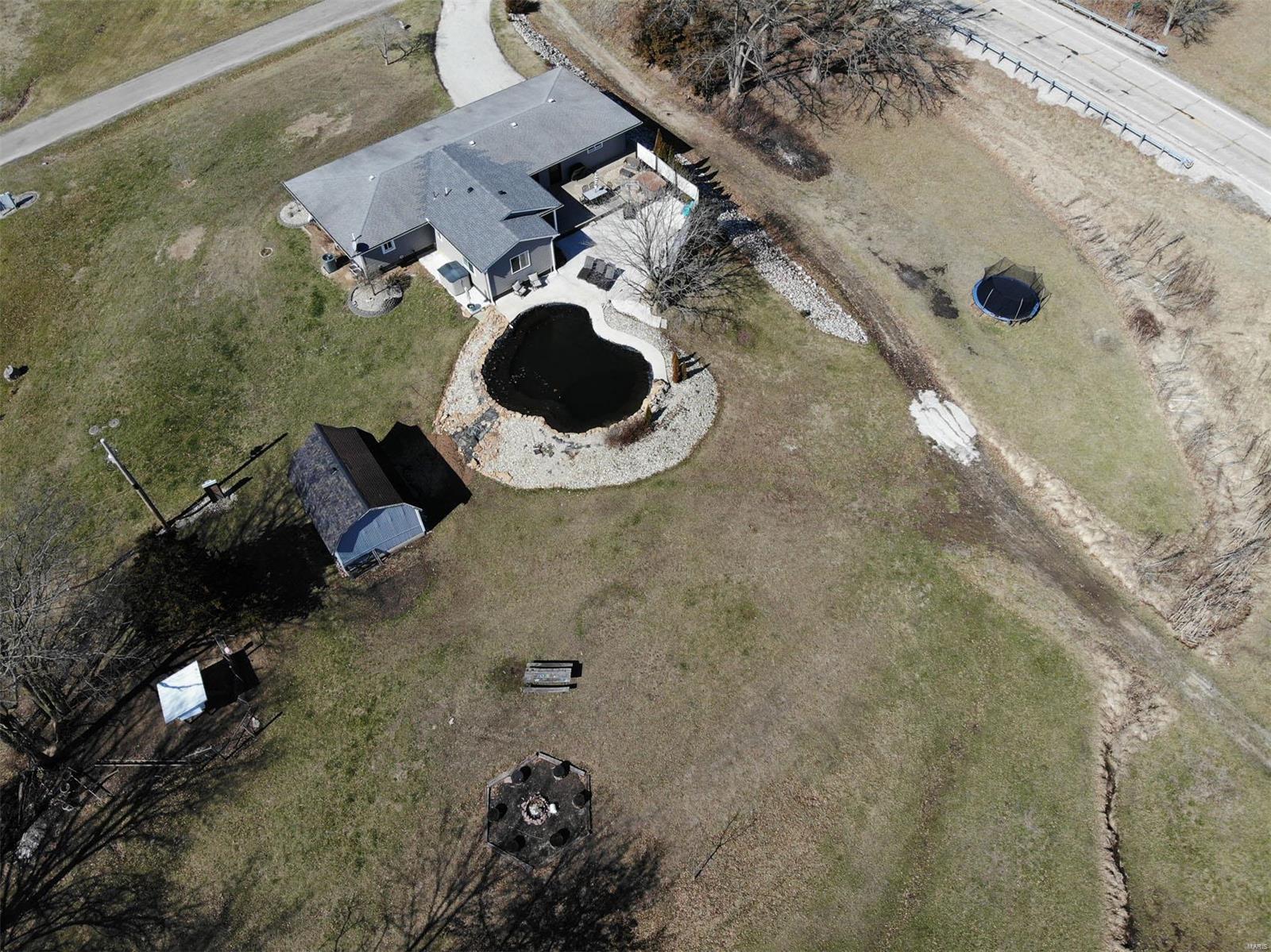 115 Schoeneman Road Shipman, IL 62685 - Photo 4 of 38