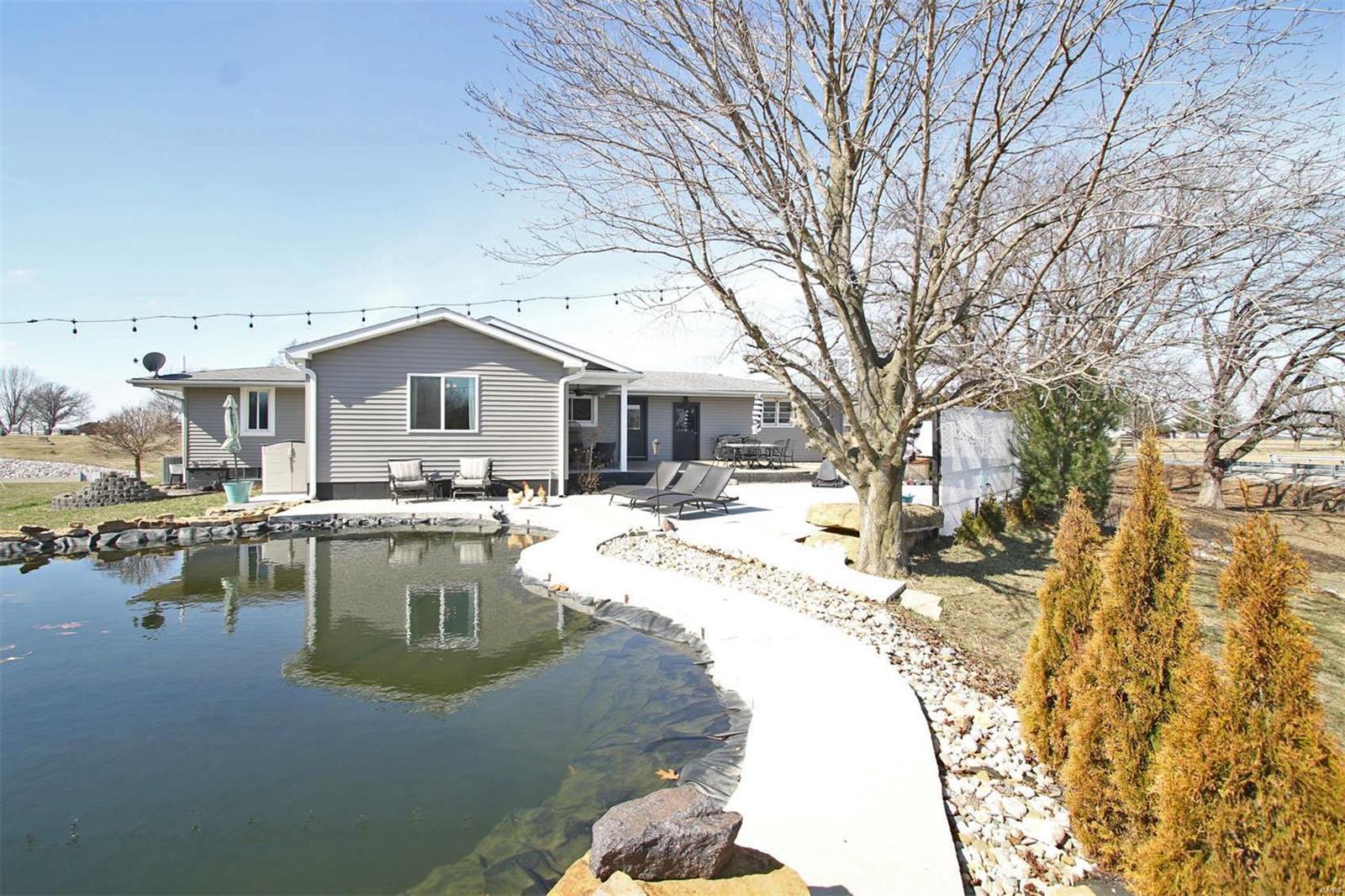 115 Schoeneman Road Shipman, IL 62685 - Photo 8 of 38