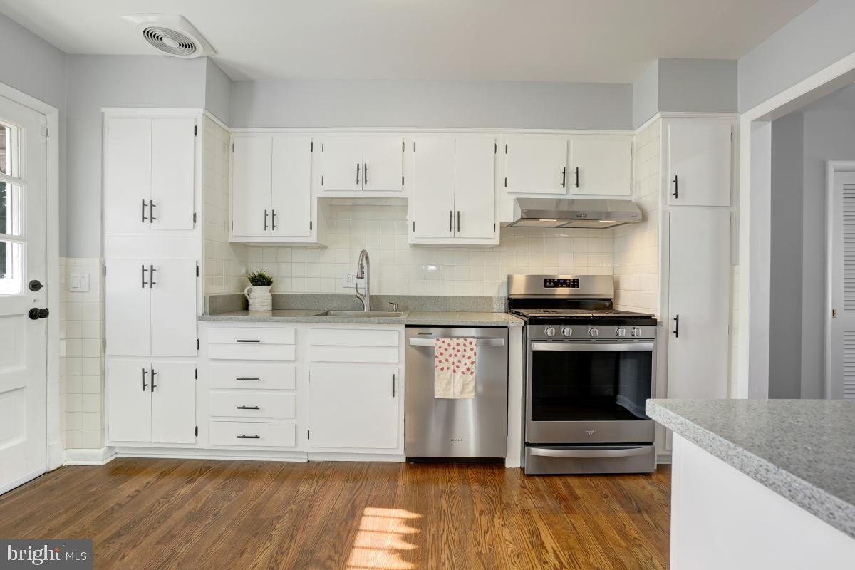 1446 Roxanna Road Northwest Washington, DC 20012 - Photo 11 of 38