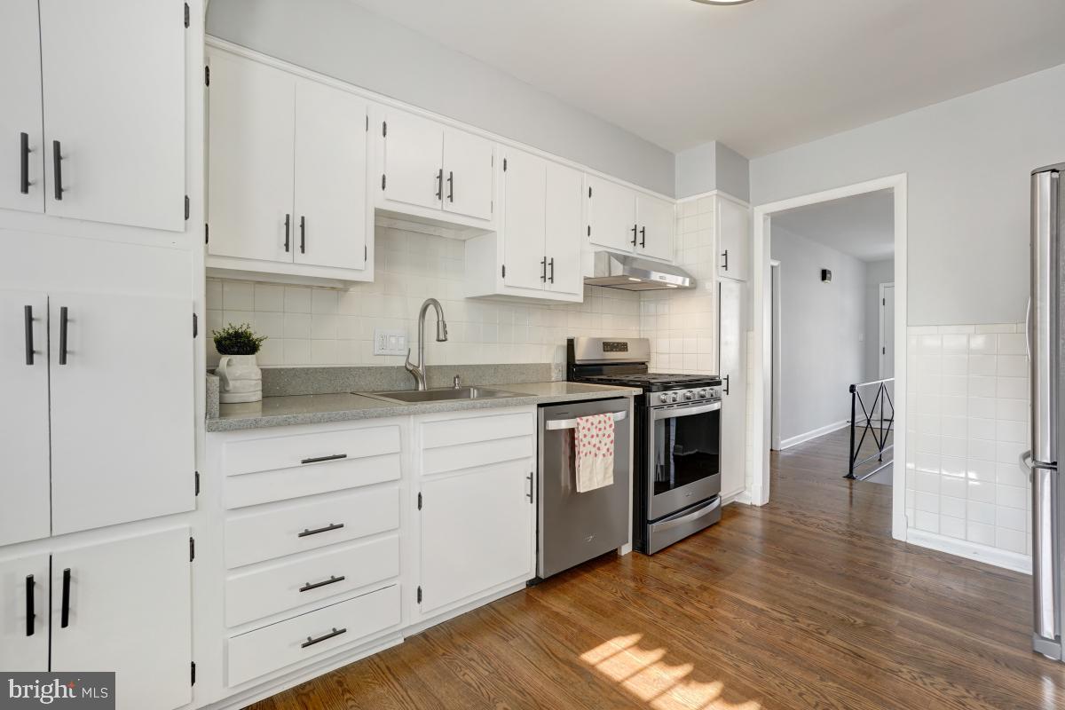 1446 Roxanna Road Northwest Washington, DC 20012 - Photo 10 of 38