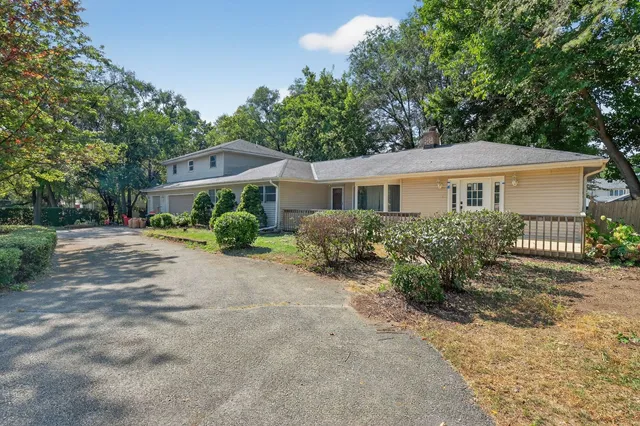 $439,900 | 11S100 Carpenter Street, Lemont, IL 60439