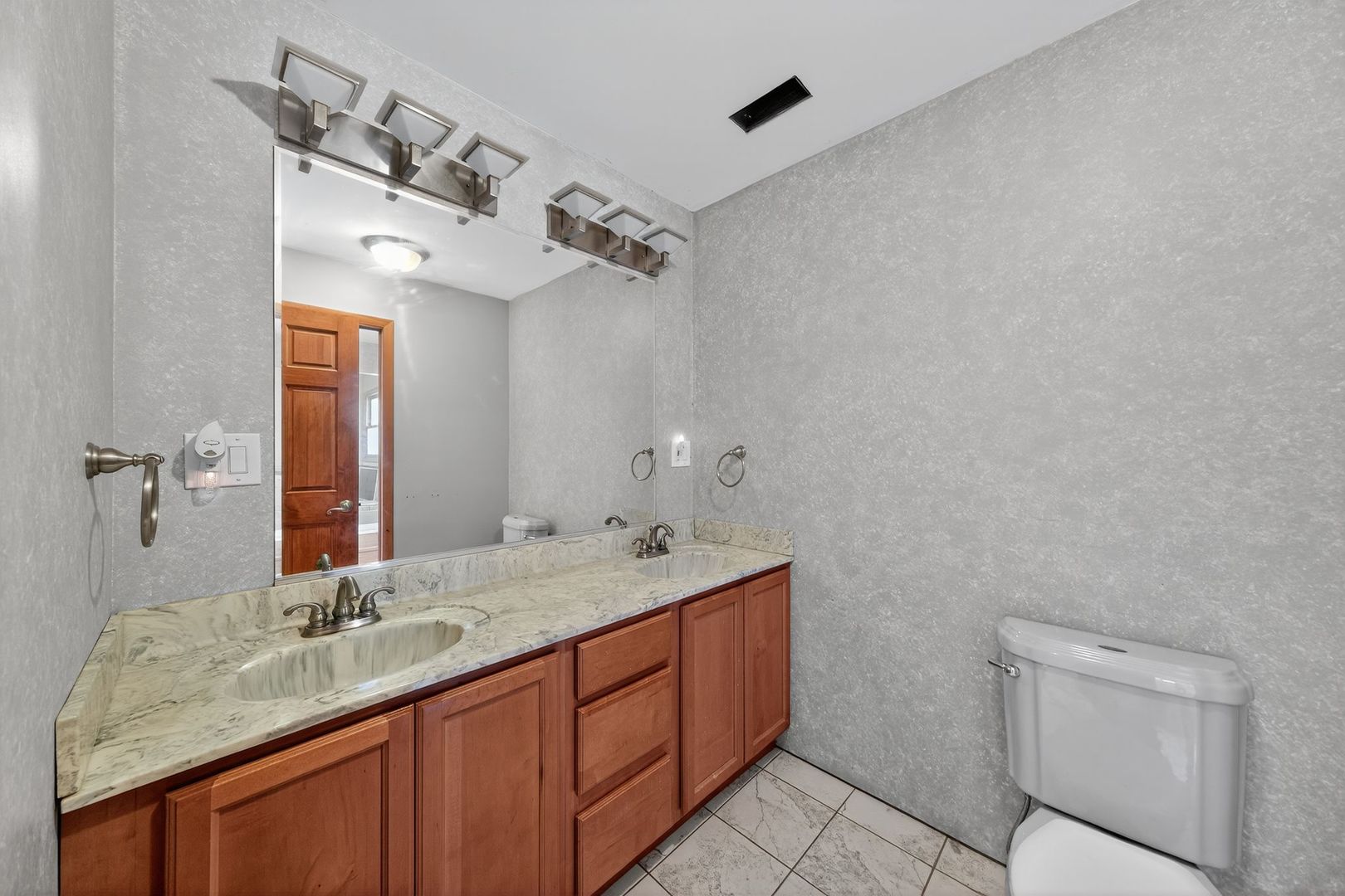 11S100 Carpenter Street Lemont, IL 60439 - Photo 13 of 21