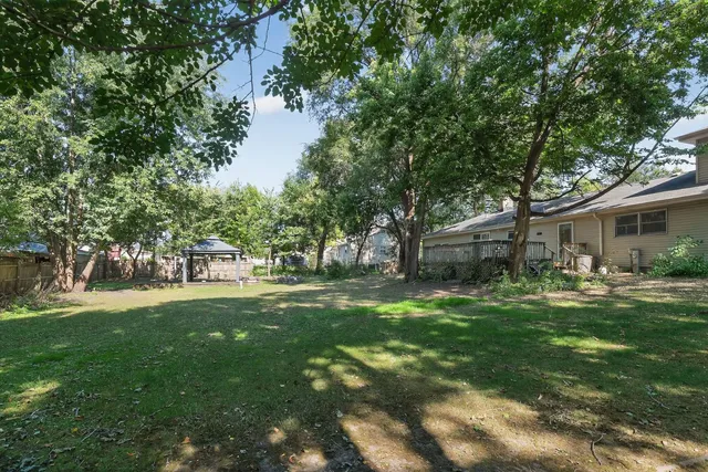 $439,900 | 11S100 Carpenter Street, Lemont, IL 60439