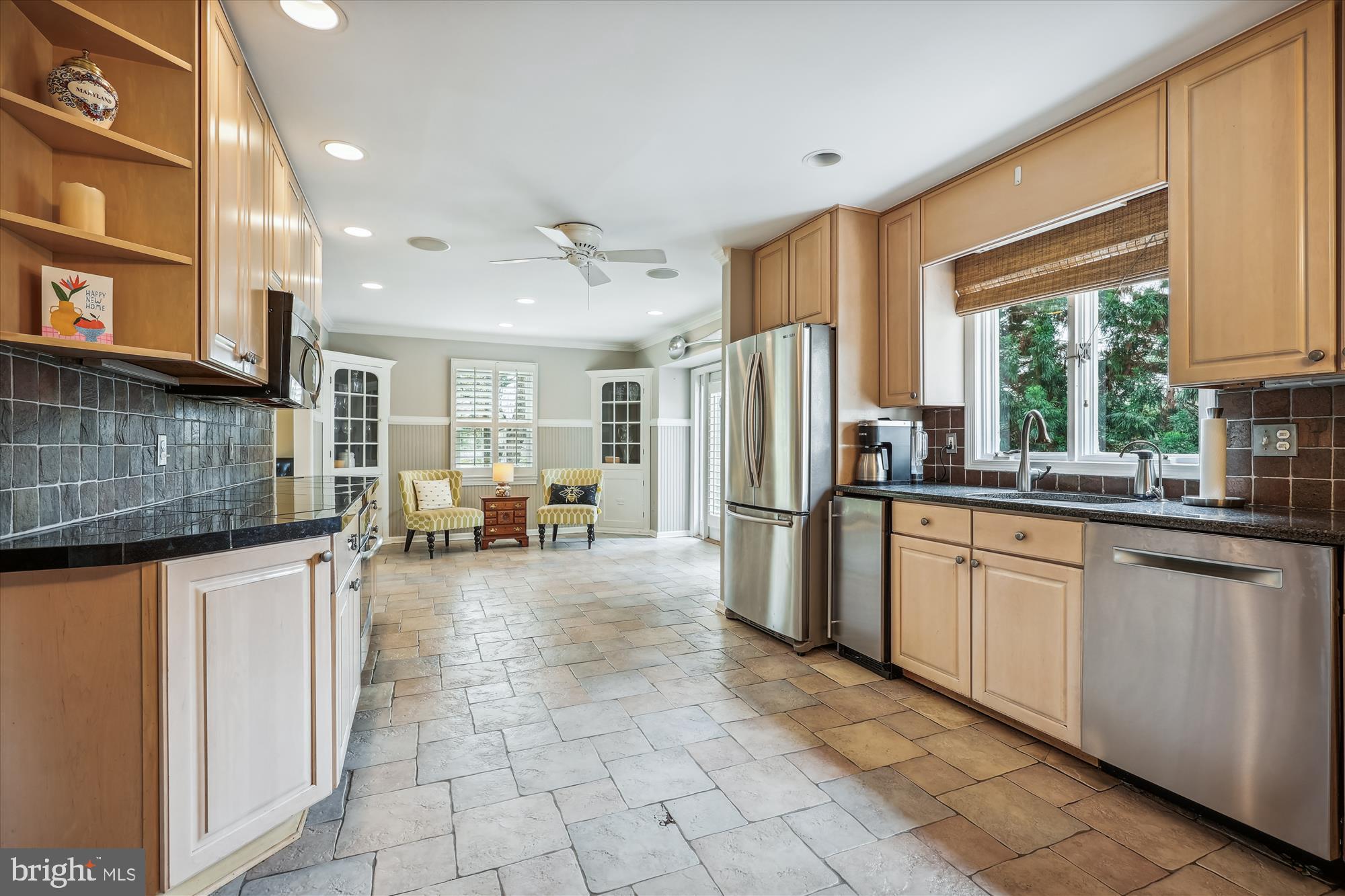 16100 Riffle Ford Road Darnestown, MD 20878 - Photo 18 of 60 Spacious kitchen with deck access