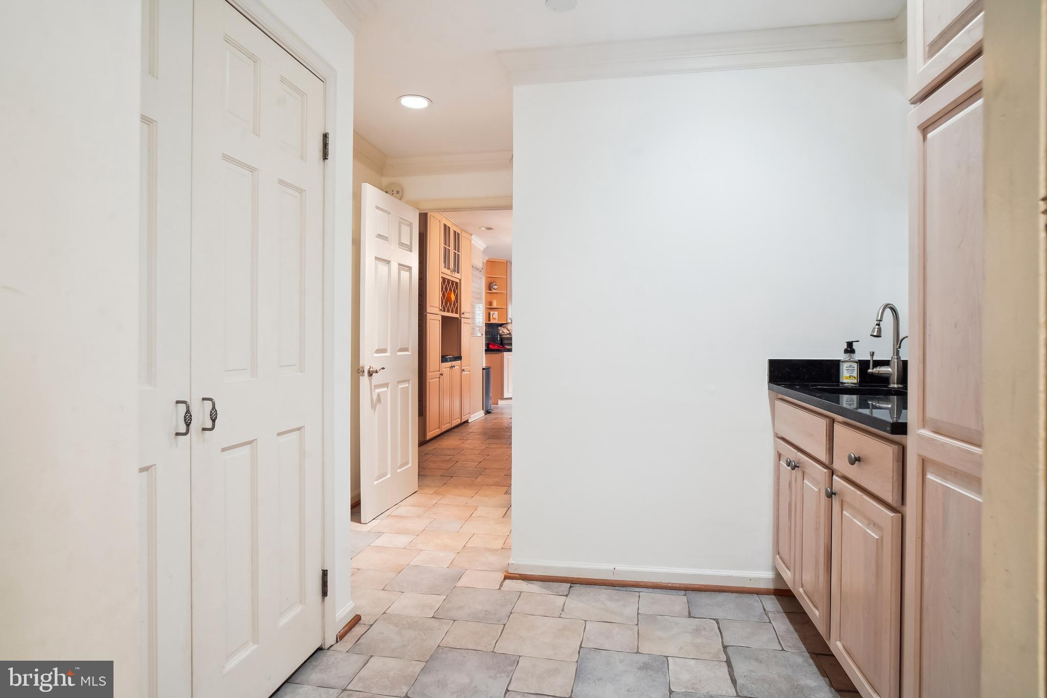 16100 Riffle Ford Road Darnestown, MD 20878 - Photo 25 of 60 Walk through pantry