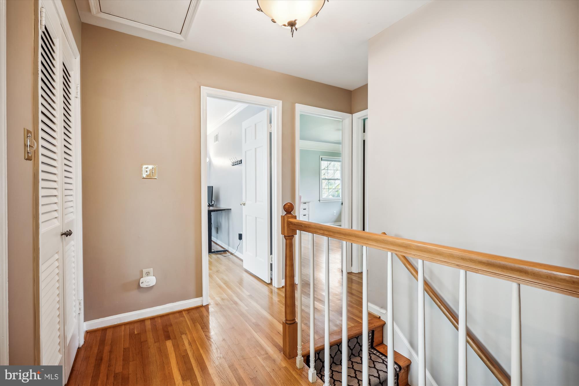 16100 Riffle Ford Road Darnestown, MD 20878 - Photo 31 of 60 Upstairs foyer