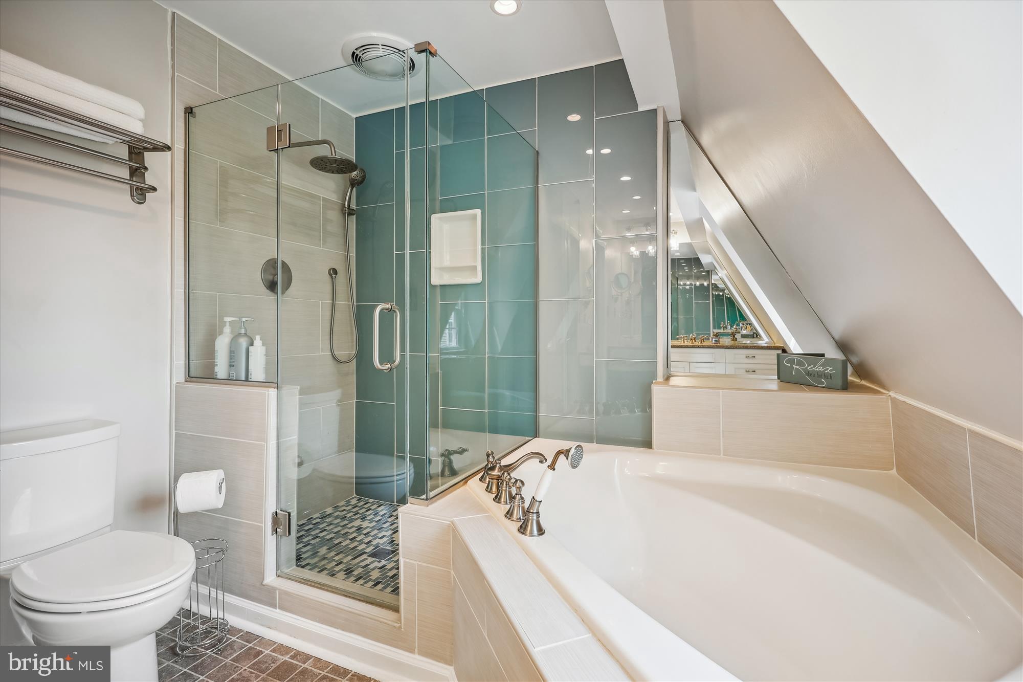 16100 Riffle Ford Road Darnestown, MD 20878 - Photo 34 of 60 Primary bath (renovated)