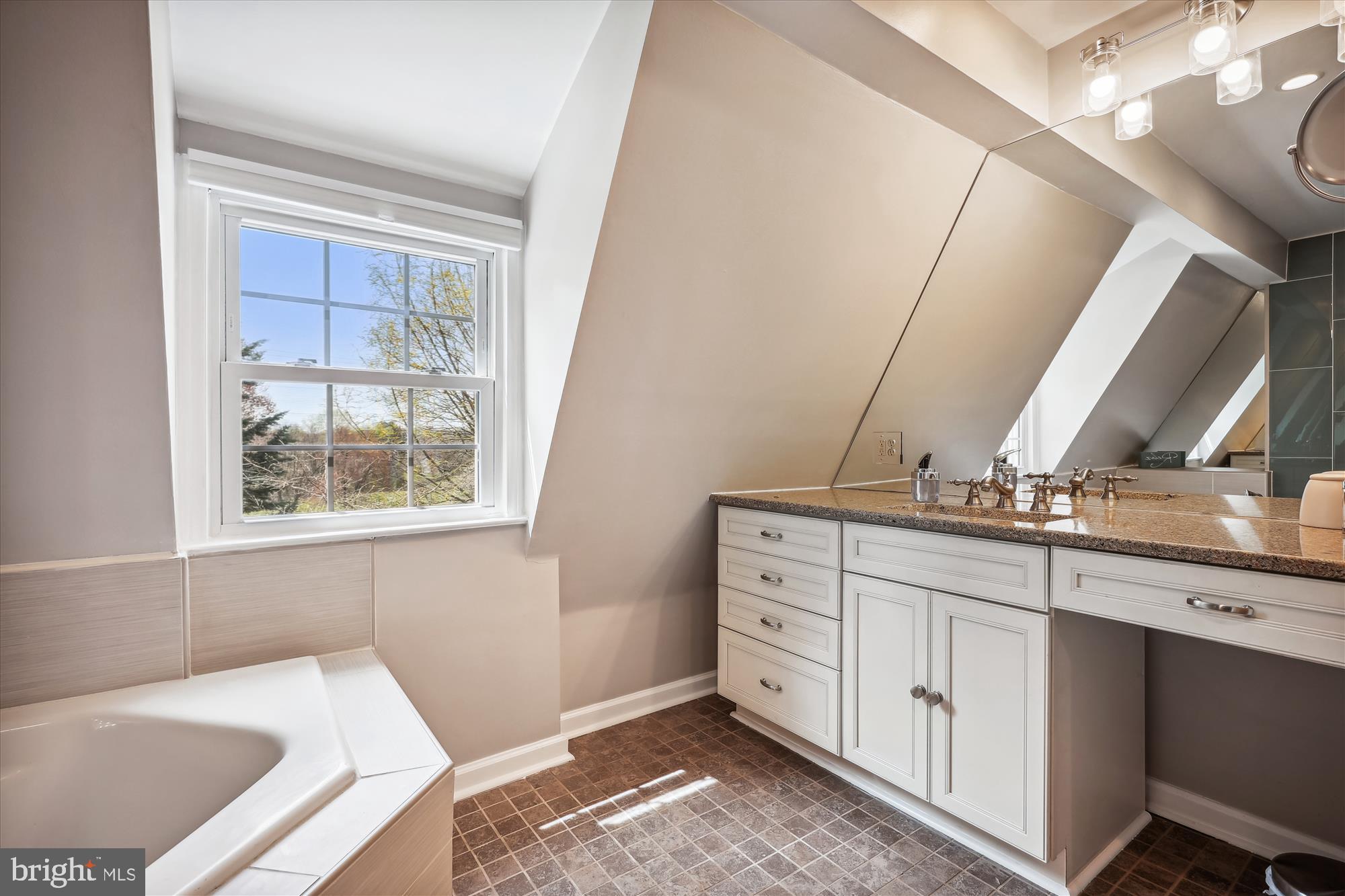 16100 Riffle Ford Road Darnestown, MD 20878 - Photo 35 of 60 Primary bath (renovated)