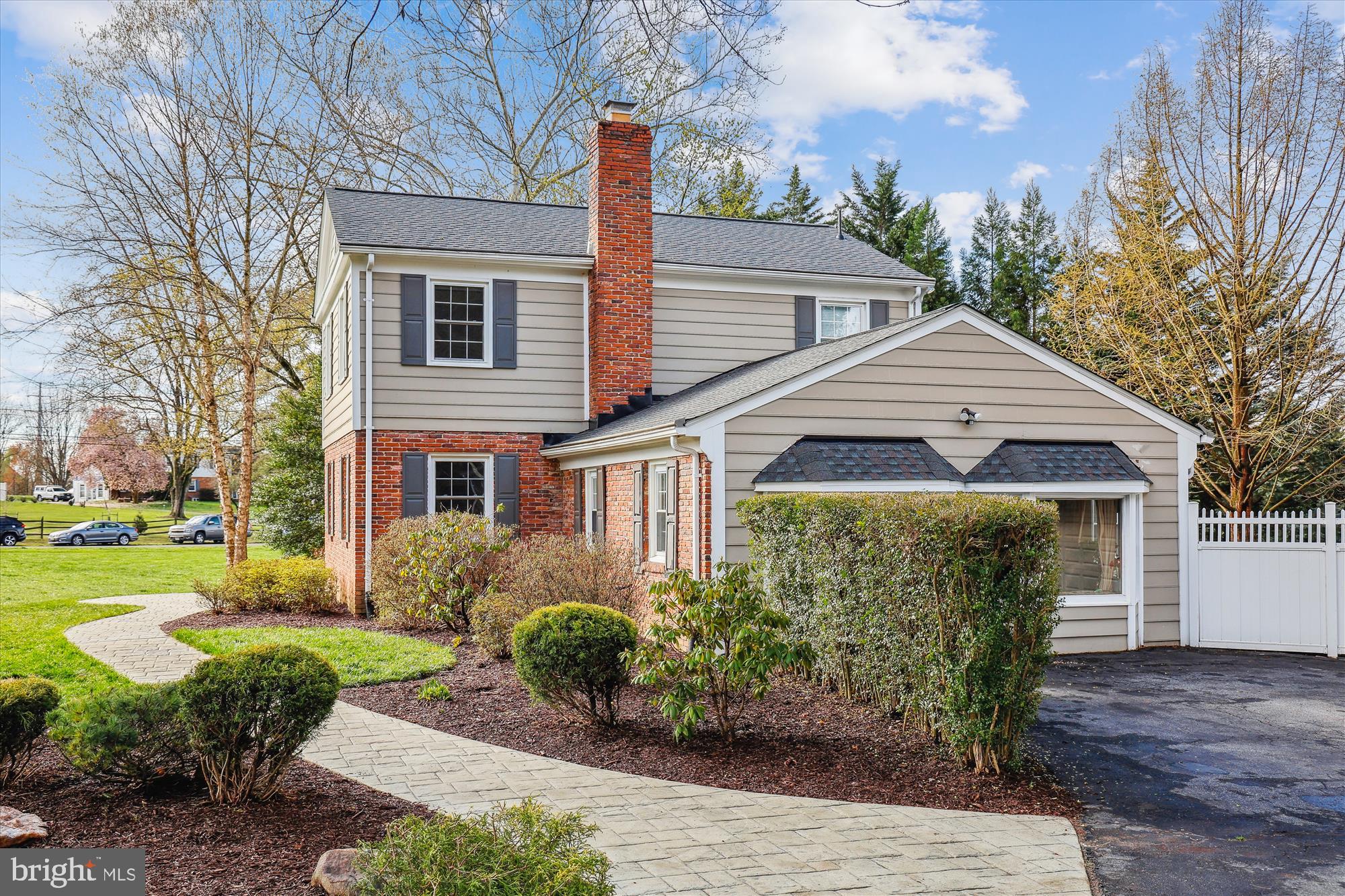 16100 Riffle Ford Road Darnestown, MD 20878 - Photo 4 of 60 Side of home from driveway