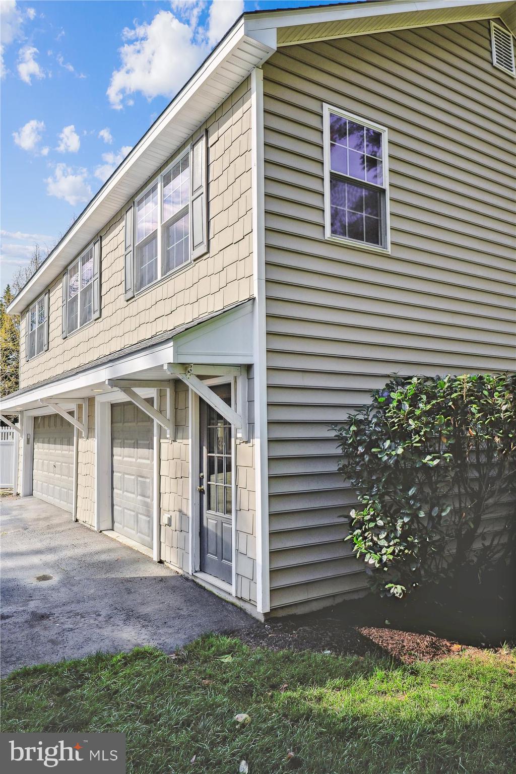 16100 Riffle Ford Road Darnestown, MD 20878 - Photo 53 of 60 950 finished square feet above garage bays