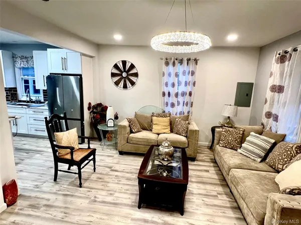 $3,200 | 126 West Main Street, Unit 1, Middletown, NY 10940