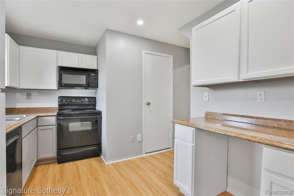 5025 Crooks Road, Unit 42 Royal Oak, MI 48073 - Photo 5 of 19