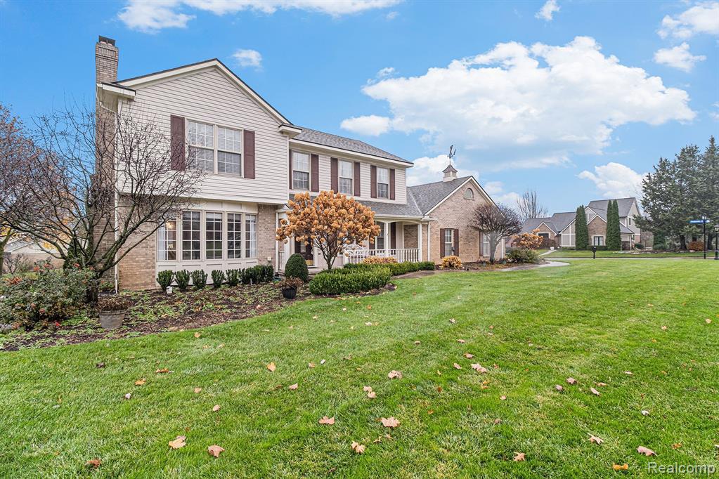 822 Augusta Drive Rochester Hills, MI 48309 - Photo 2 of 35