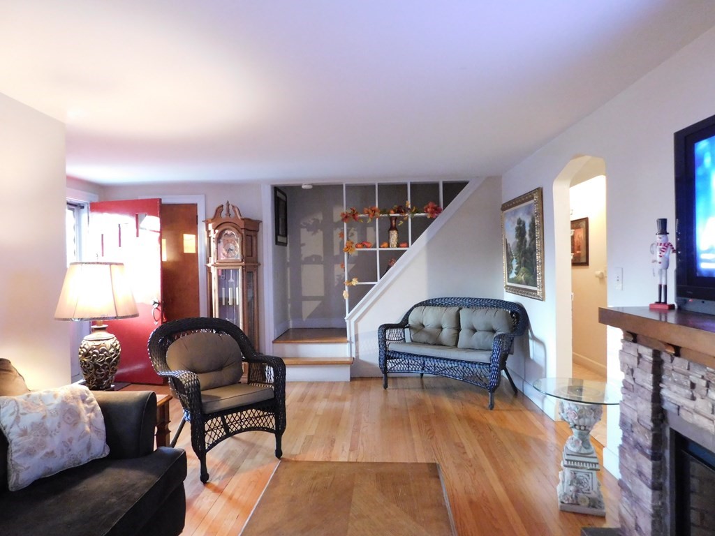 83 Wilton Street Springfield, MA 01109 - Photo 5 of 17