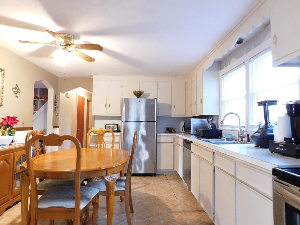 83 Wilton Street Springfield, MA 01109 - Photo 9 of 17