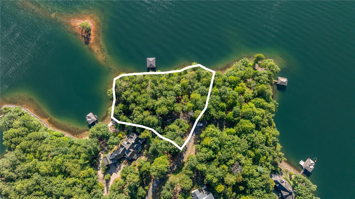 107 South Turtle Rock Road Sunset, SC 29685 - Photo 2 of 24 Note: Photographs showing approximate lot line locations are NOT intended to be representative of a survey. Property lines depicted on aerial photographs may not be representative of actual property lines.