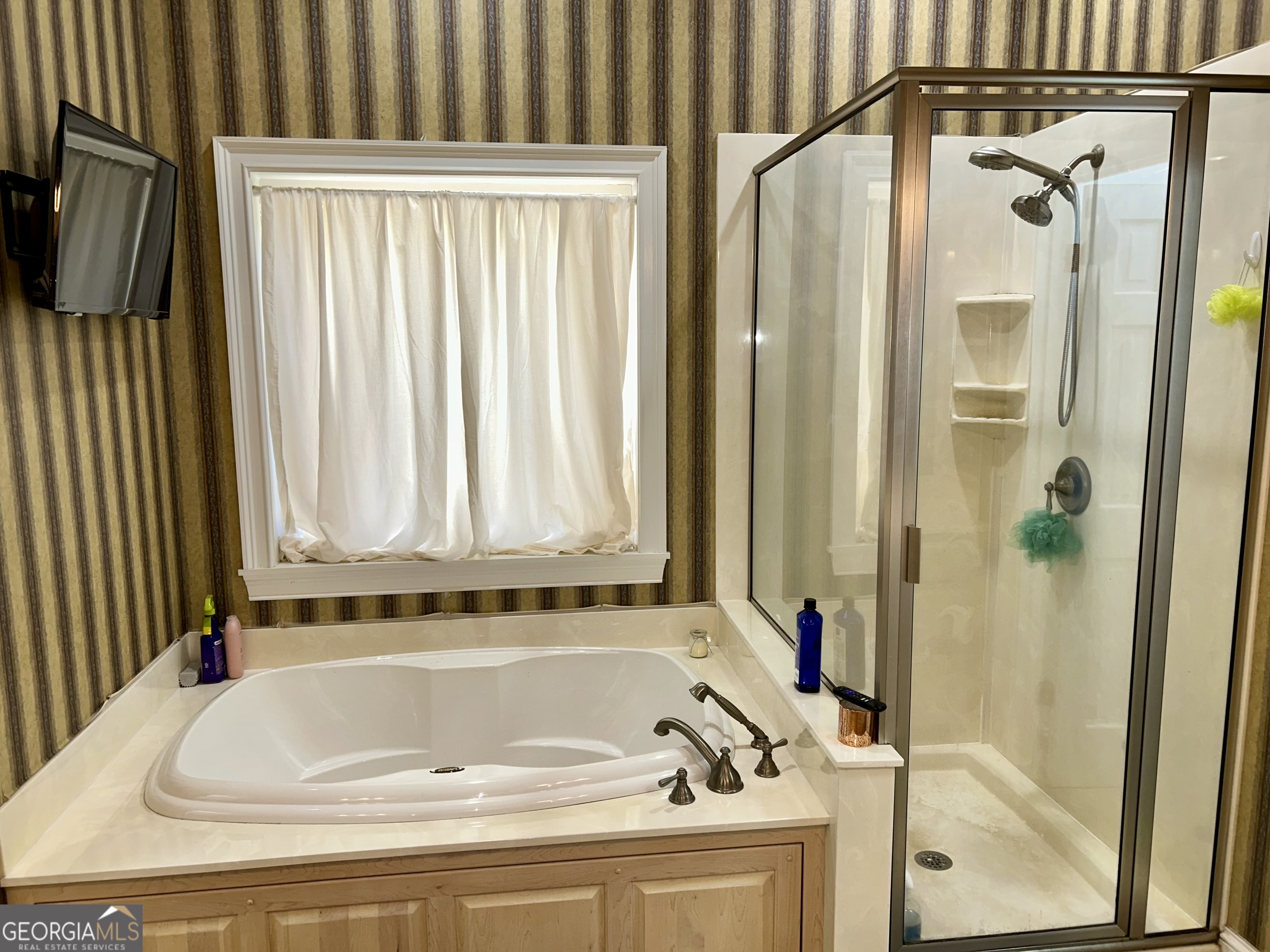 518 Fambrough Drive Elberton, GA 30635 - Photo 35 of 74 a bathroom with a tub and a shower