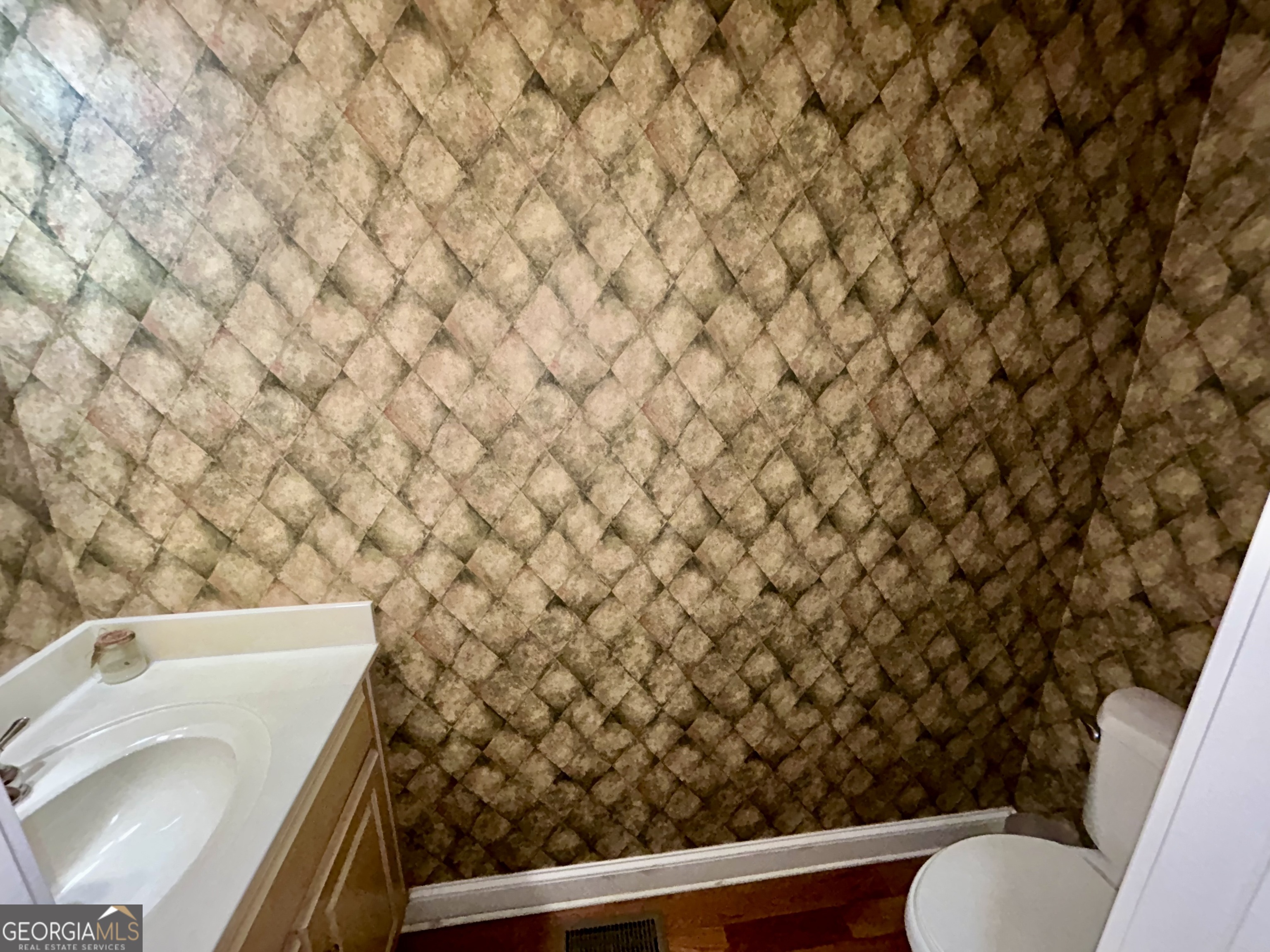 518 Fambrough Drive Elberton, GA 30635 - Photo 40 of 74 a bathroom with a sink a toilet and a sink