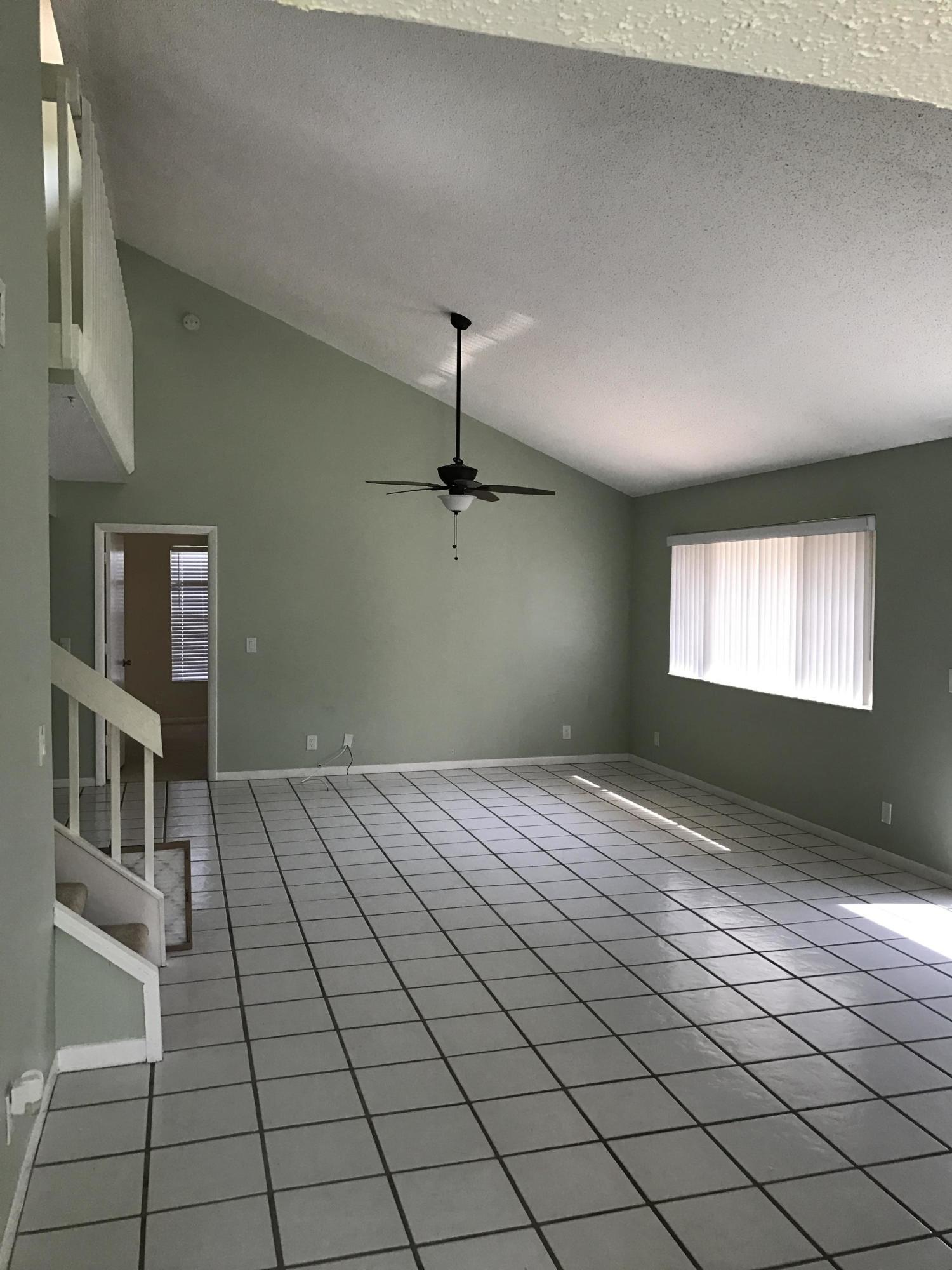 72 Maplecrest Circle Jupiter, FL 33458 - Photo 5 of 22 living Area